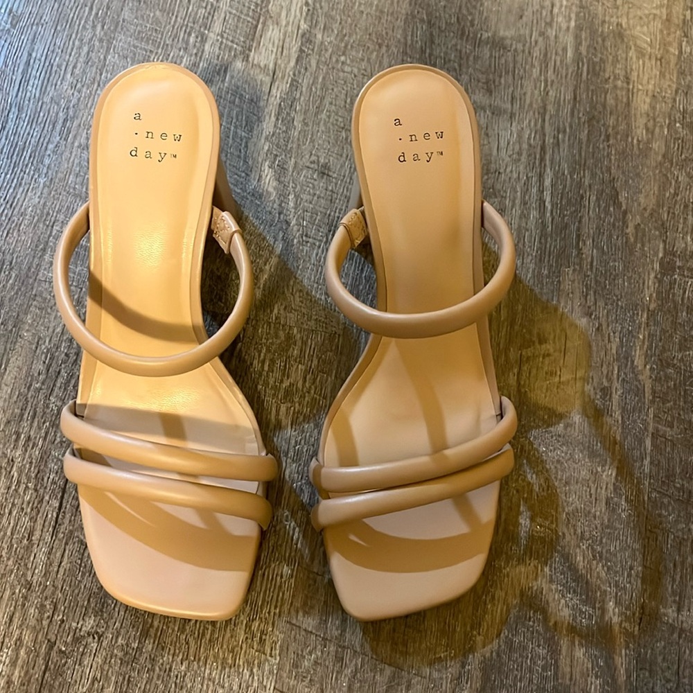 Nude heels barley worn size 6 1/2